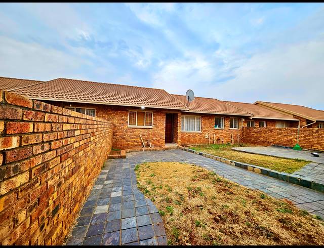 3 bed property to rent in TERENURE